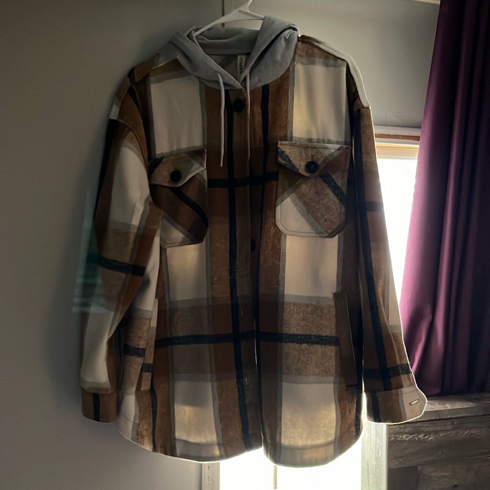 Size extra large women’s button up Shacket with hood